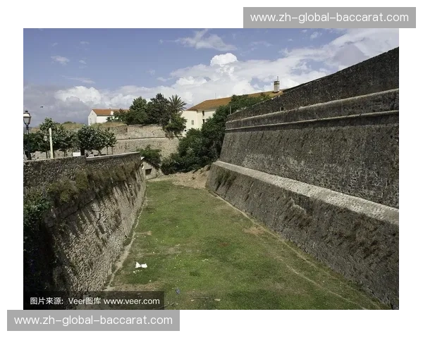 血与金的咆哮与科西嘉的坚韧：当朗斯遇上阿雅克肖，一场关乎灵魂的对决